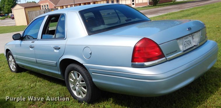 image for item DF4002 2006 Ford Crown Victoria LX