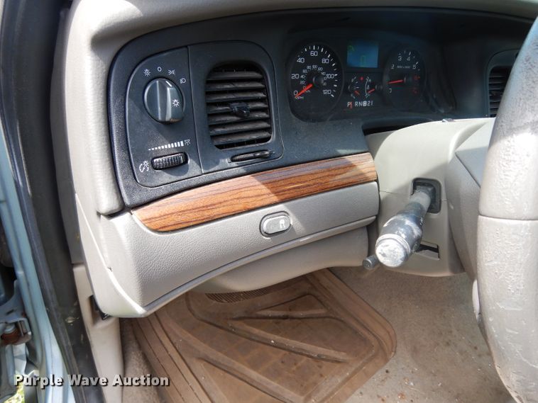 image for item DF4002 2006 Ford Crown Victoria LX