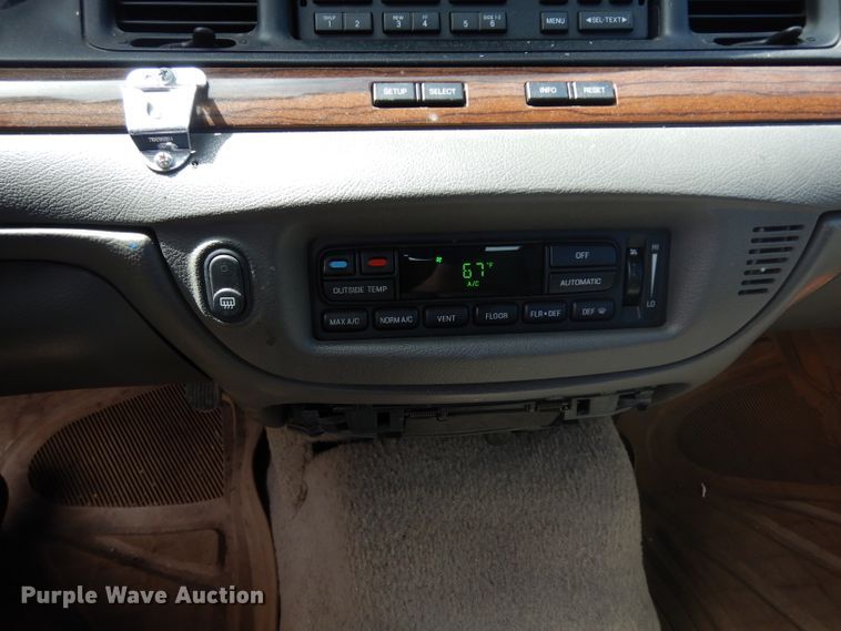 image for item DF4002 2006 Ford Crown Victoria LX