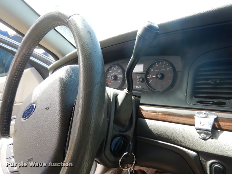 image for item DF4002 2006 Ford Crown Victoria LX
