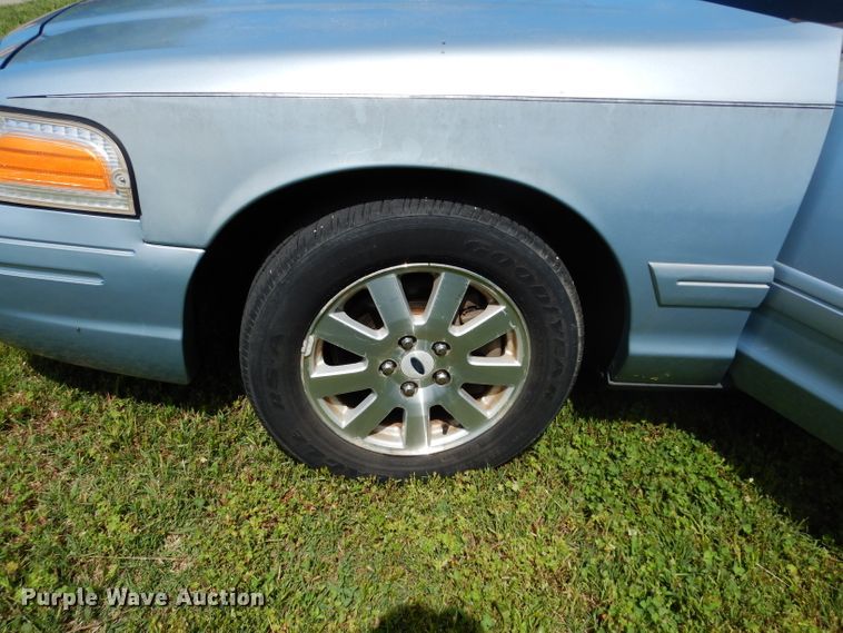 image for item DF4002 2006 Ford Crown Victoria LX