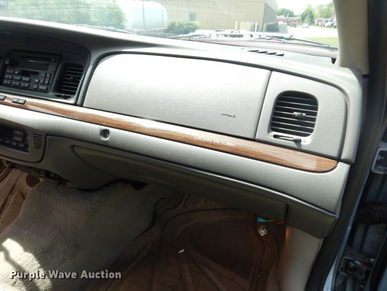 image for item DF4002 2006 Ford Crown Victoria LX