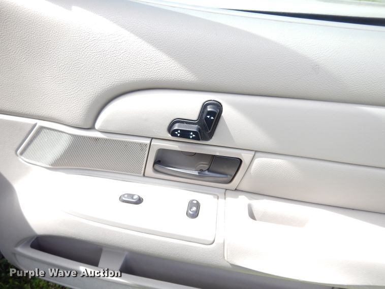 image for item DF4002 2006 Ford Crown Victoria LX