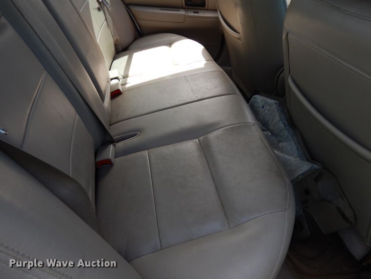 image for item DF4002 2006 Ford Crown Victoria LX
