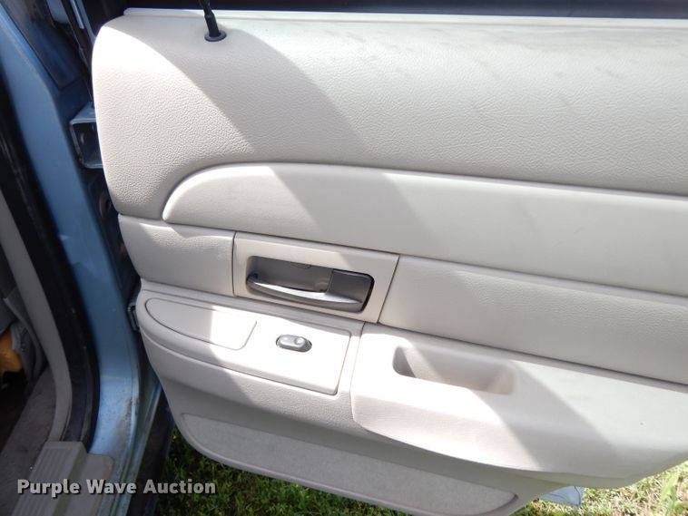 image for item DF4002 2006 Ford Crown Victoria LX