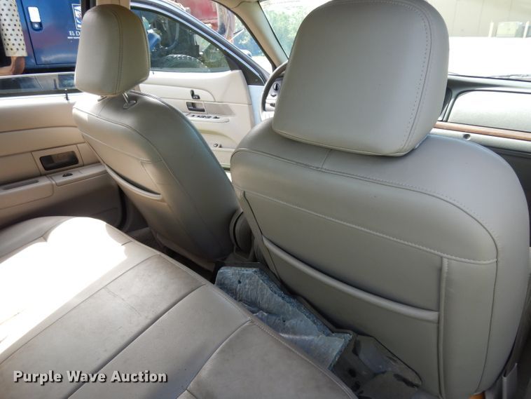 image for item DF4002 2006 Ford Crown Victoria LX