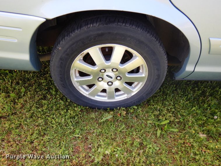 image for item DF4002 2006 Ford Crown Victoria LX
