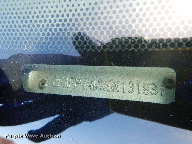 image for item DF4002 2006 Ford Crown Victoria LX