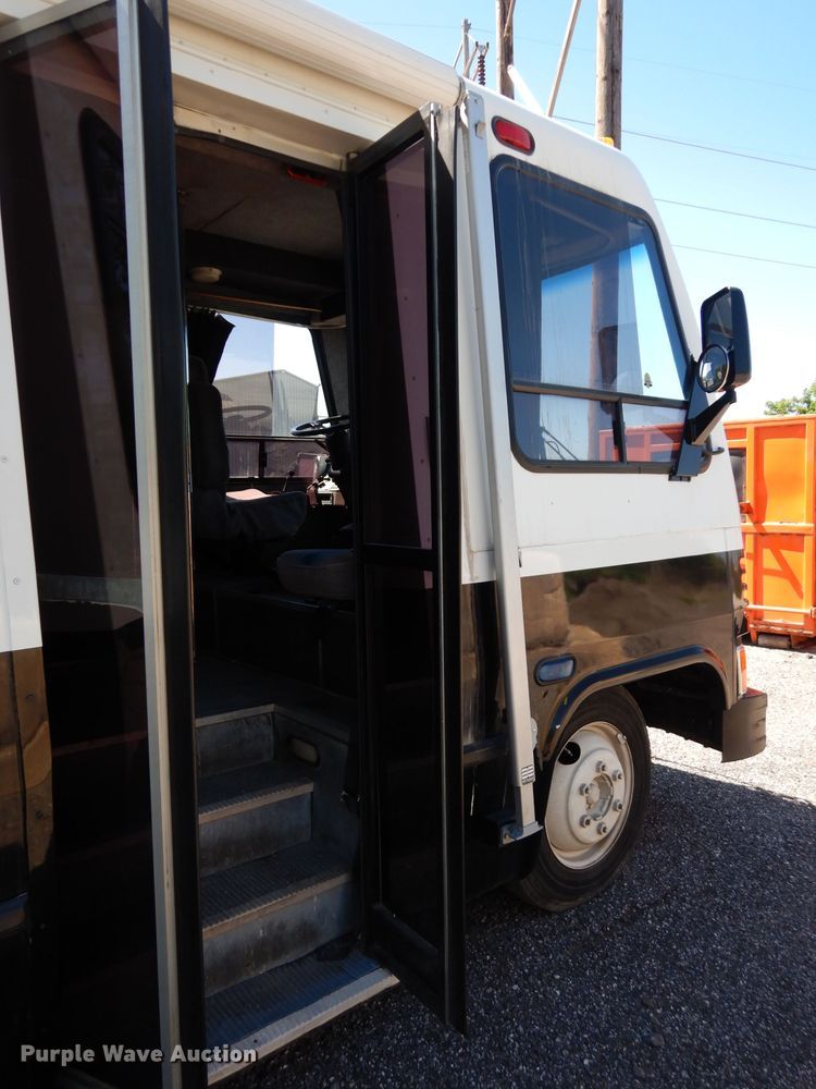 image for item DF4038 1997 Freightliner  RV