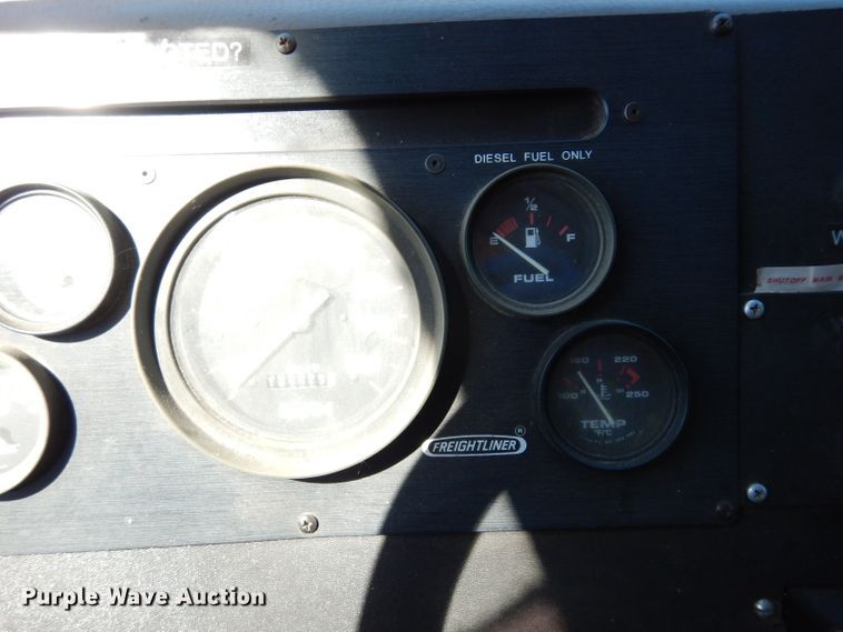 image for item DF4038 1997 Freightliner  RV