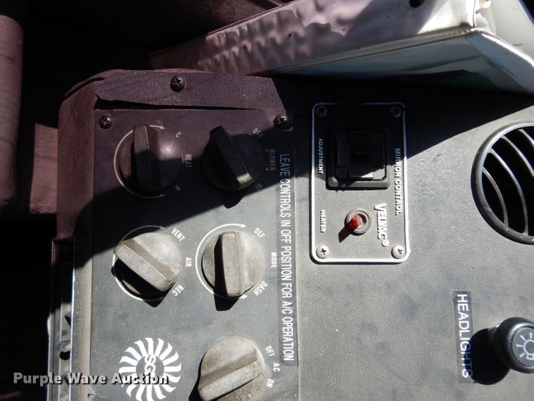 image for item DF4038 1997 Freightliner  RV