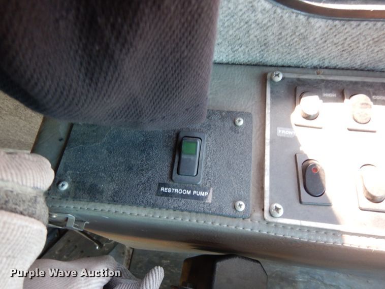 image for item DF4038 1997 Freightliner  RV