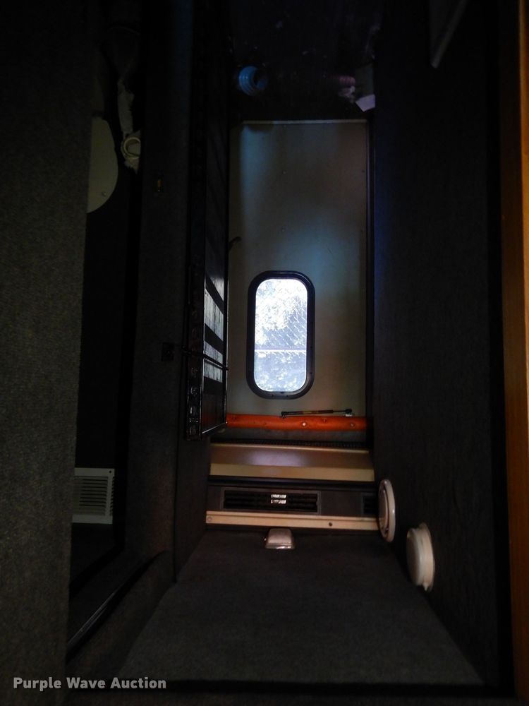 image for item DF4038 1997 Freightliner  RV