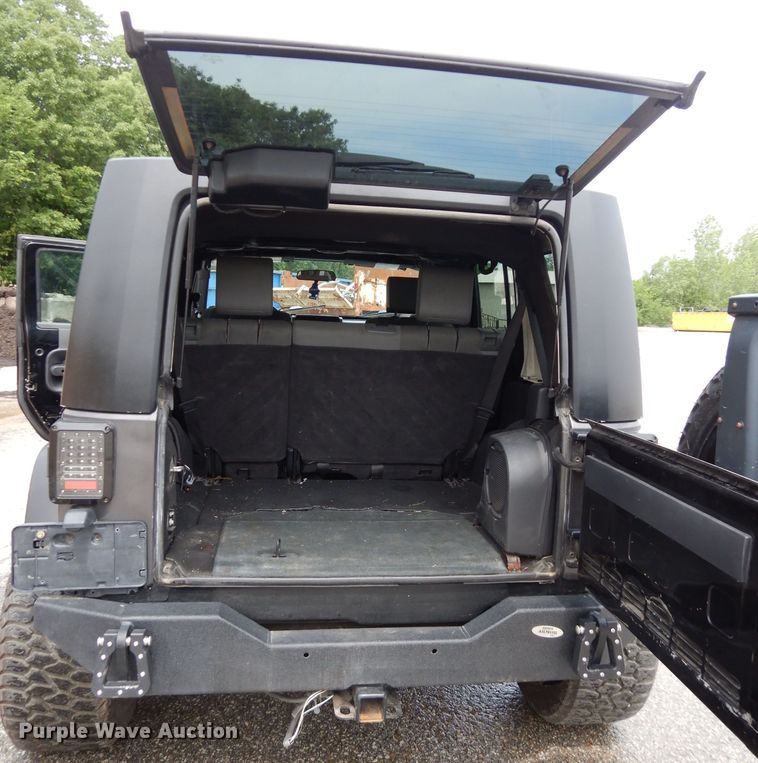 image for item DF4066 2007 Jeep Wrangler Sahara Rubicon Limited  SUV