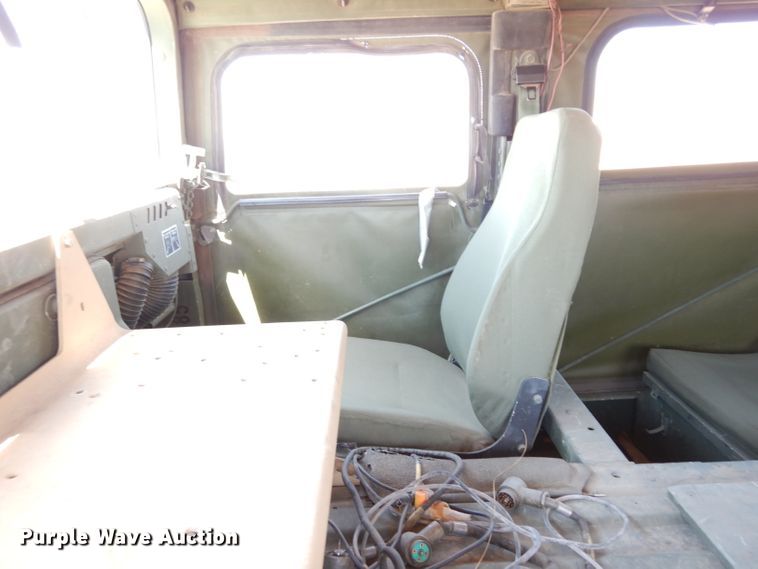 image for item DF4092 1989 Am General M998 Hummer  SUV