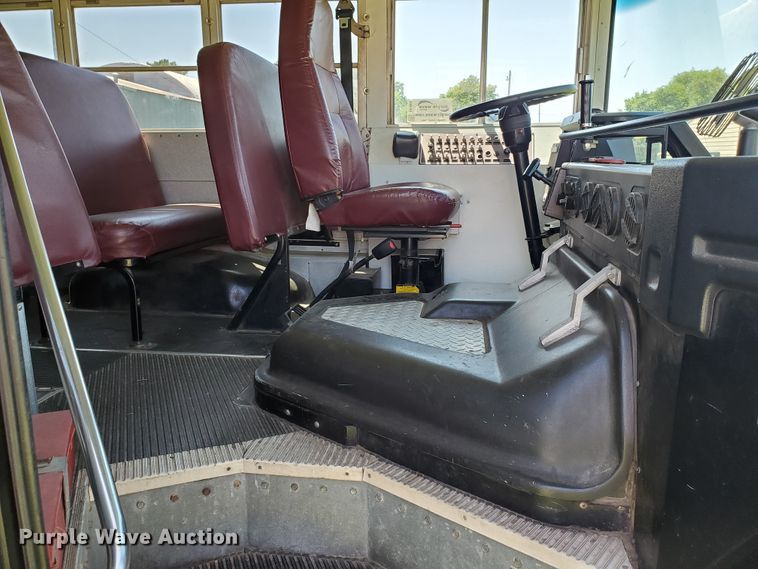 image for item DF8968 2000 Blue Bird TC2000  school bus