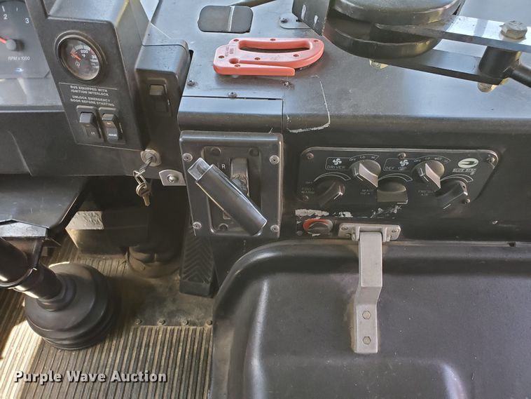 image for item DF8968 2000 Blue Bird TC2000  school bus