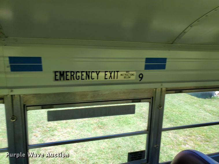 image for item DF8968 2000 Blue Bird TC2000  school bus