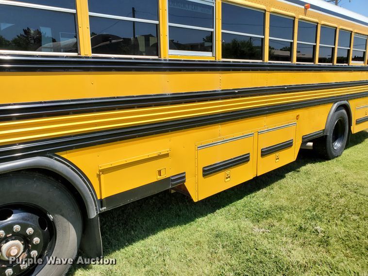 image for item DF8968 2000 Blue Bird TC2000  school bus