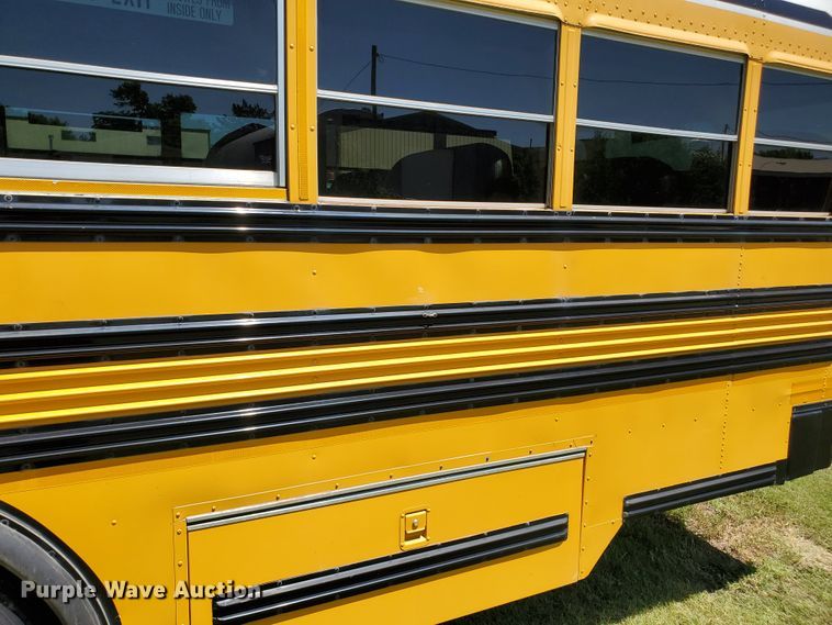 image for item DF8968 2000 Blue Bird TC2000  school bus
