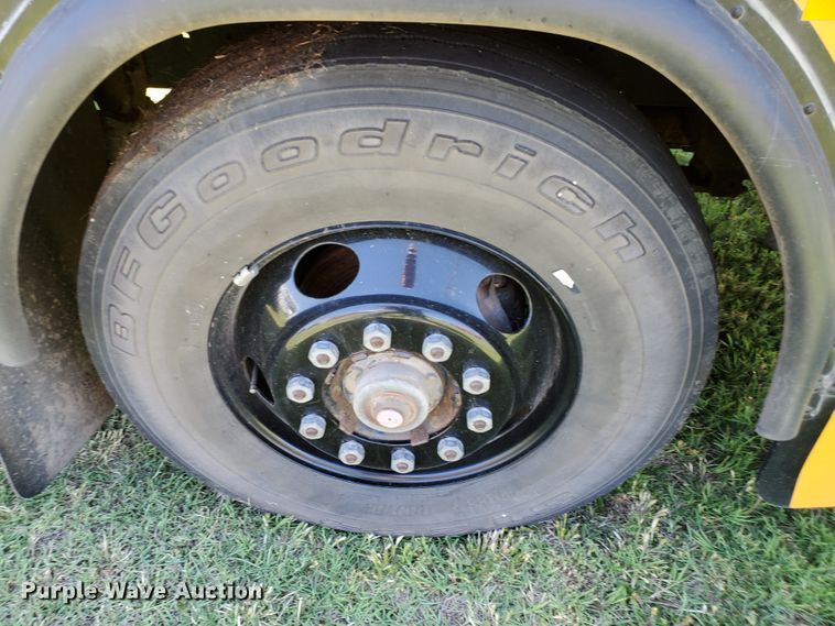 image for item DF8968 2000 Blue Bird TC2000  school bus