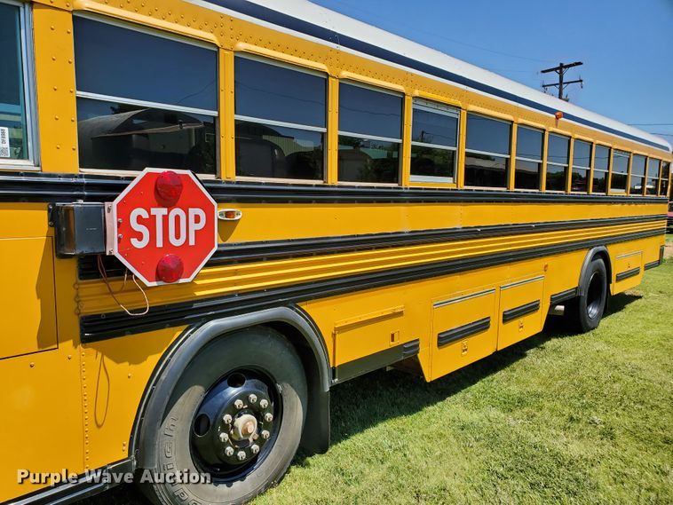 image for item DF8968 2000 Blue Bird TC2000  school bus