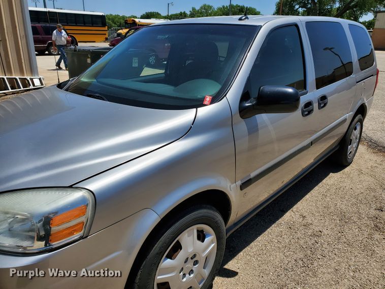 image for item DF8969 2006 Chevrolet Uplander  van