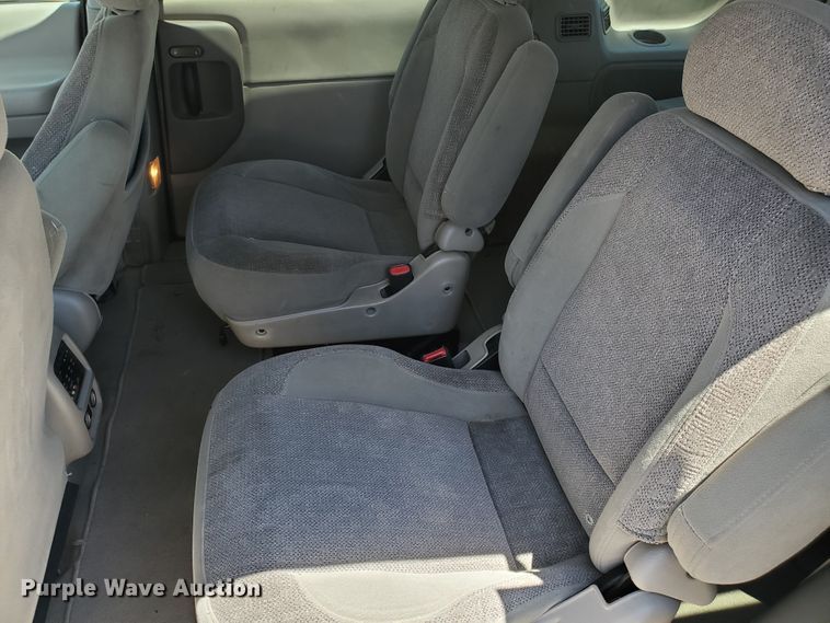 image for item DF8970 2002 Nissan Quest  van