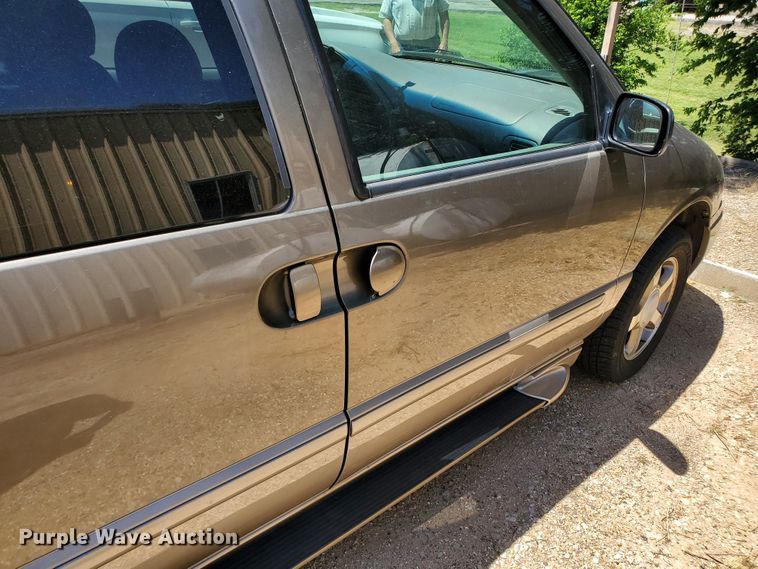 image for item DF8970 2002 Nissan Quest  van