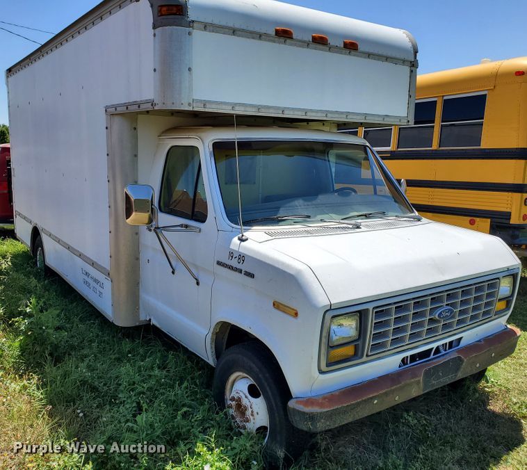image for item DF8972 1989 Ford Econoline E350  box truck