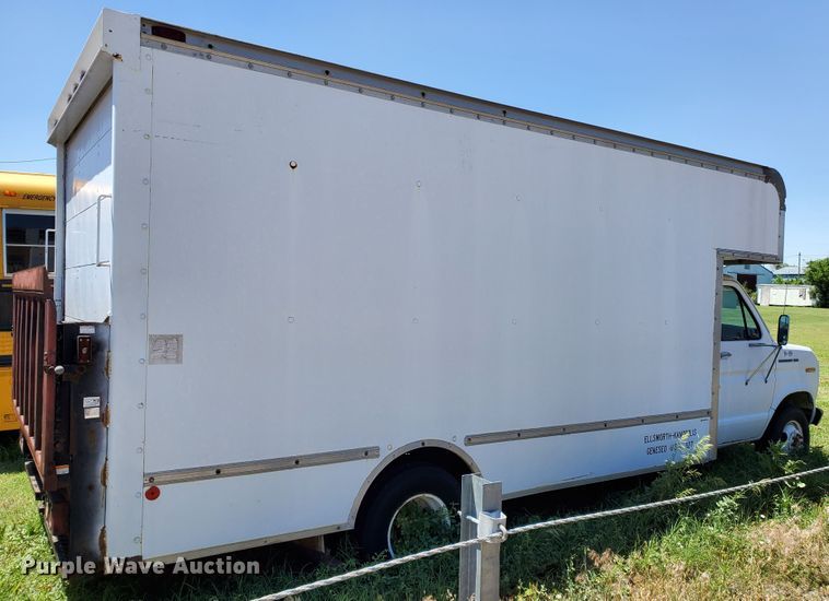 image for item DF8972 1989 Ford Econoline E350  box truck