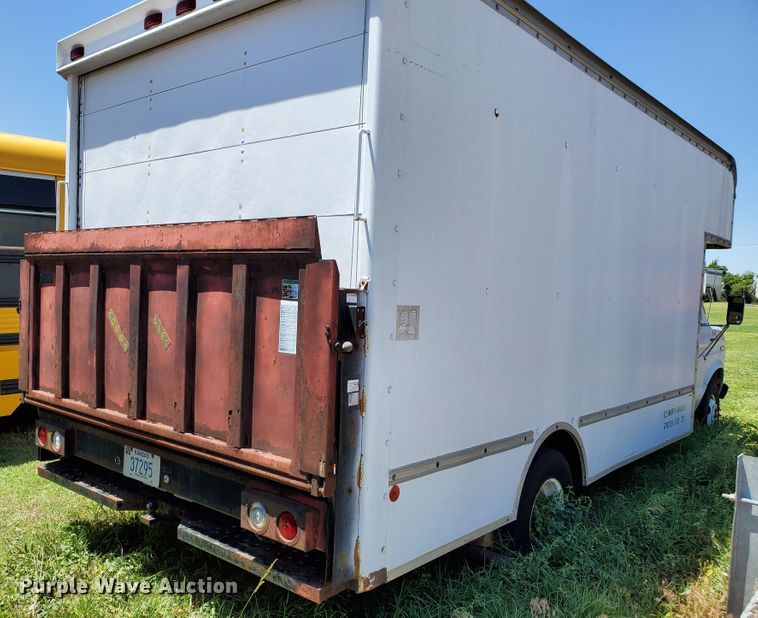 image for item DF8972 1989 Ford Econoline E350  box truck
