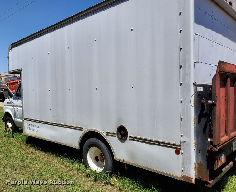 image for item DF8972 1989 Ford Econoline E350  box truck