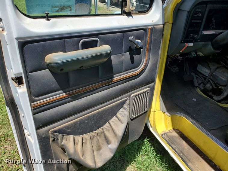 image for item DF8972 1989 Ford Econoline E350  box truck