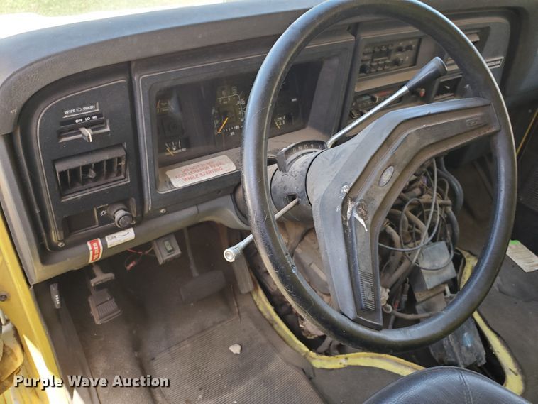 image for item DF8972 1989 Ford Econoline E350  box truck