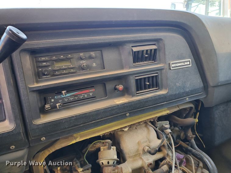 image for item DF8972 1989 Ford Econoline E350  box truck