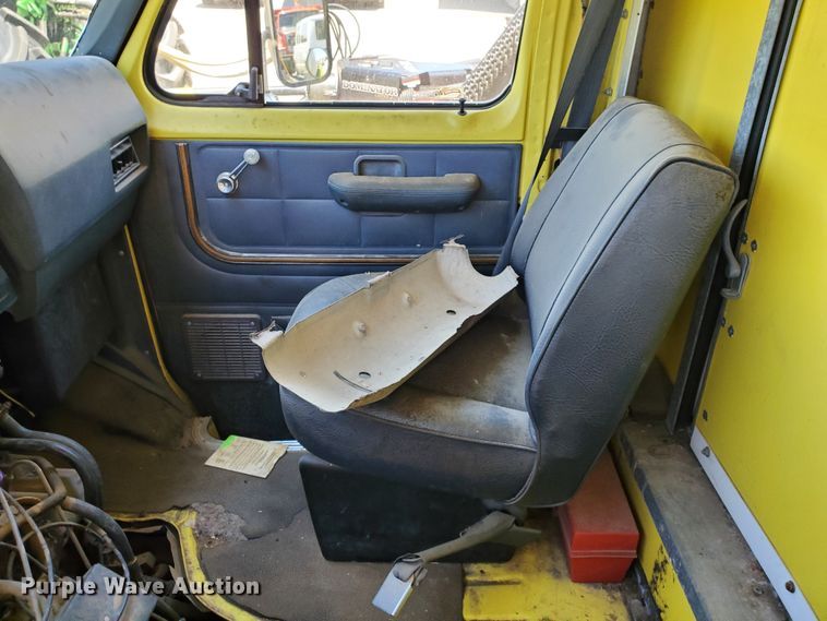 image for item DF8972 1989 Ford Econoline E350  box truck