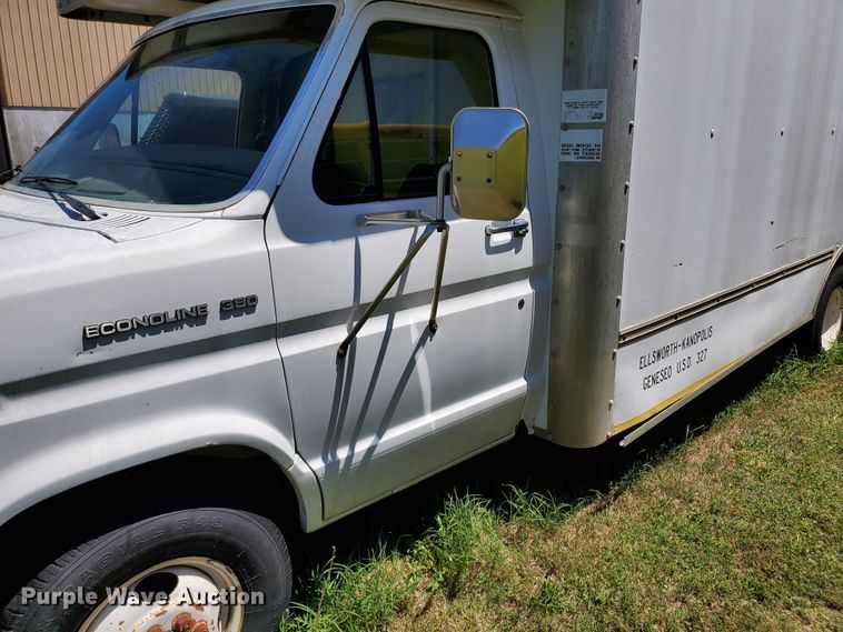 image for item DF8972 1989 Ford Econoline E350  box truck