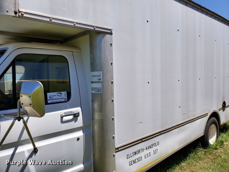 image for item DF8972 1989 Ford Econoline E350  box truck
