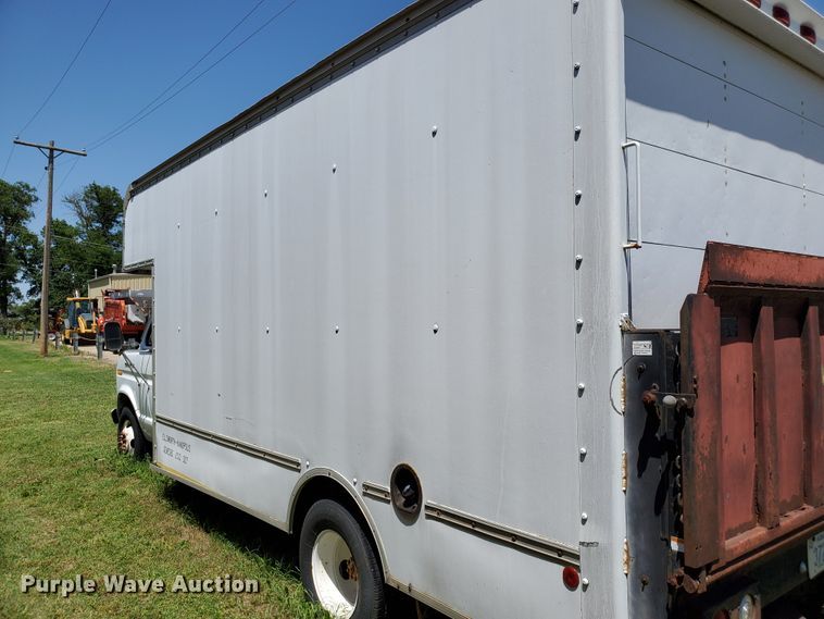 image for item DF8972 1989 Ford Econoline E350  box truck