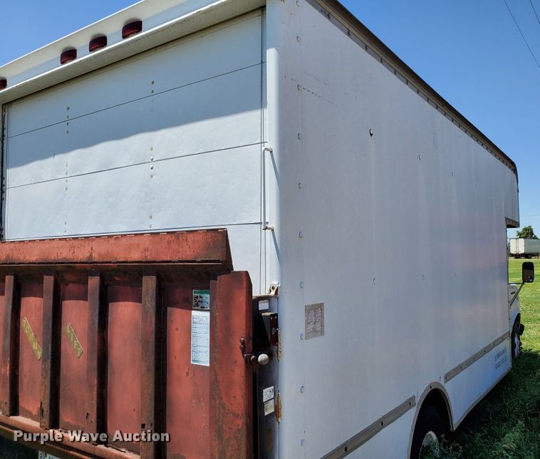 image for item DF8972 1989 Ford Econoline E350  box truck