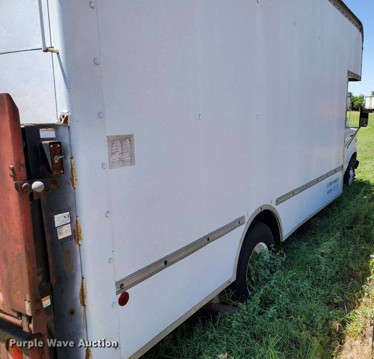 image for item DF8972 1989 Ford Econoline E350  box truck