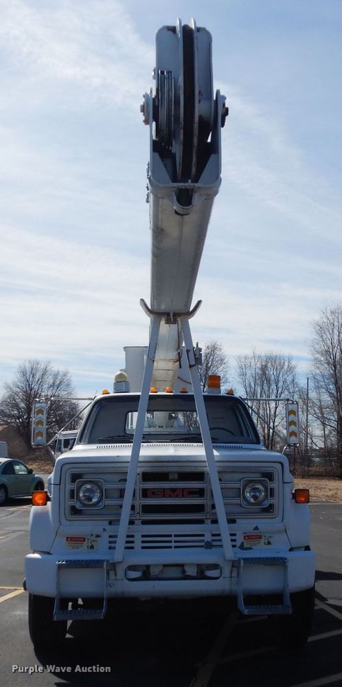 image for item DG6321 1989 GMC Sierra  bucket truck