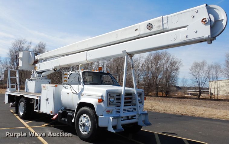 image for item DG6321 1989 GMC Sierra  bucket truck