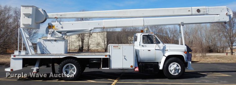 image for item DG6321 1989 GMC Sierra  bucket truck