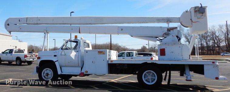 image for item DG6321 1989 GMC Sierra  bucket truck