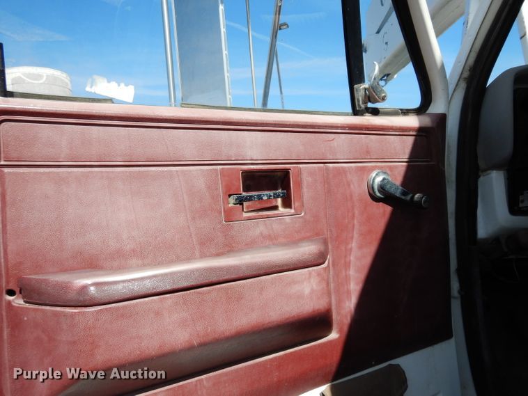 image for item DG6321 1989 GMC Sierra  bucket truck