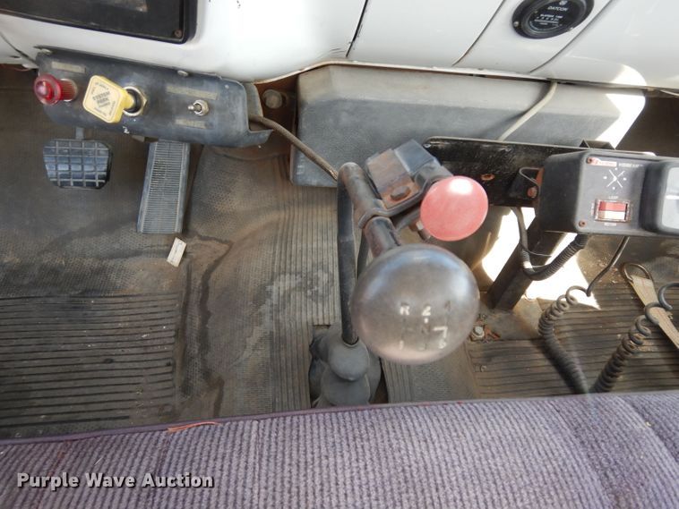 image for item DG6321 1989 GMC Sierra  bucket truck