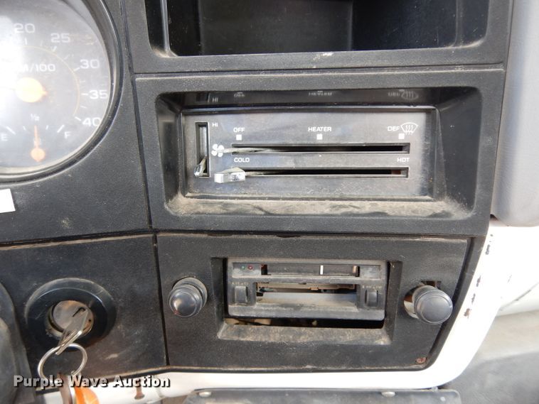 image for item DG6321 1989 GMC Sierra  bucket truck