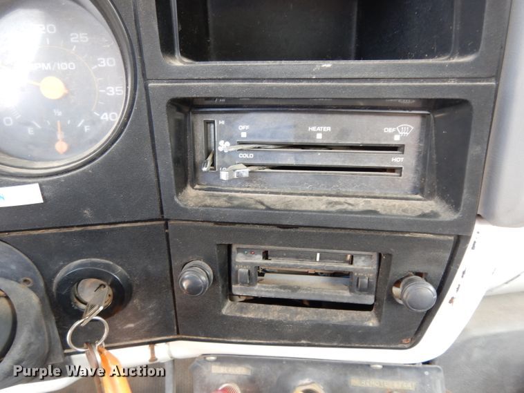 image for item DG6321 1989 GMC Sierra  bucket truck